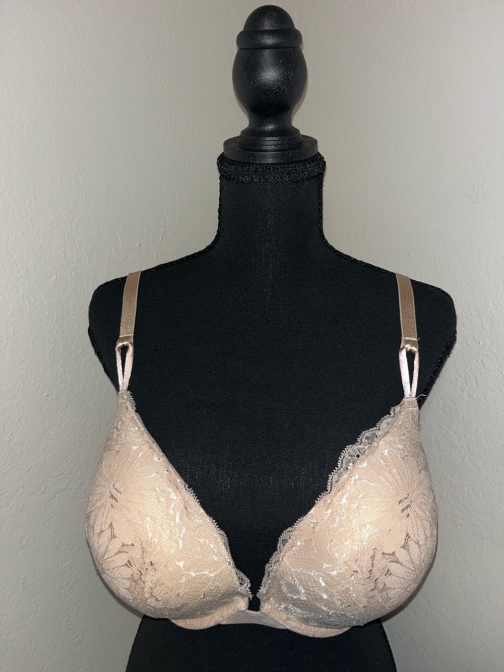 Victoria's Secret Lace Push-Up Bra-36DDD